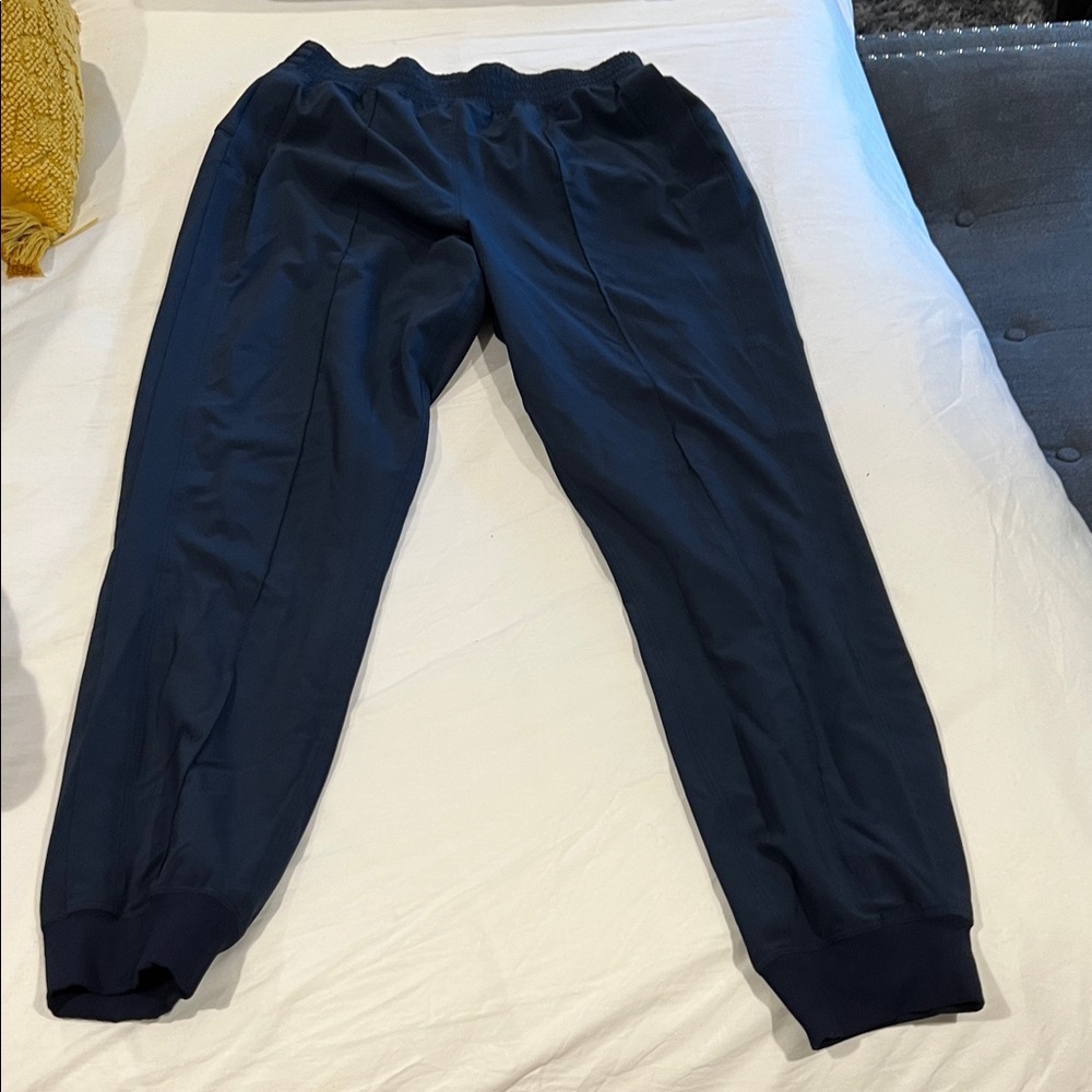 Women’s Lululemon navy jogger with elastic waistband